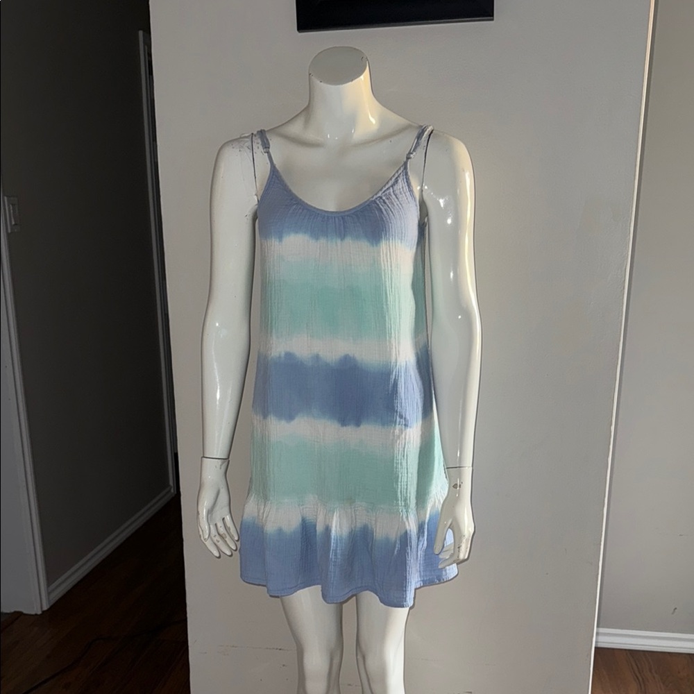 Vineyard vines, size XS  Blue,Green,White Tie-Dye Dress ribbed with ruffle